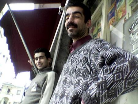 hahahahahah la c abderaza9 et zakaria m9aaaaaawda 3lihom ou abderaza9e yalah ftah 3la lbasarrrr maskin